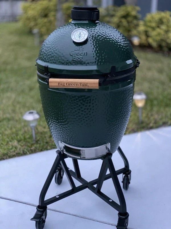 Brand new big green egg grill smoker with new accessories U7